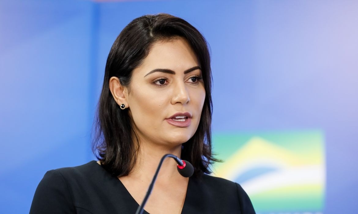 Michelle fala de injustiças contra Bolsonaro e chora em discurso na Paulista