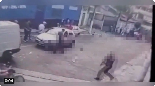 VÍDEO: Homem de moto morre após ser atingido por ponta de fuzil de policial 