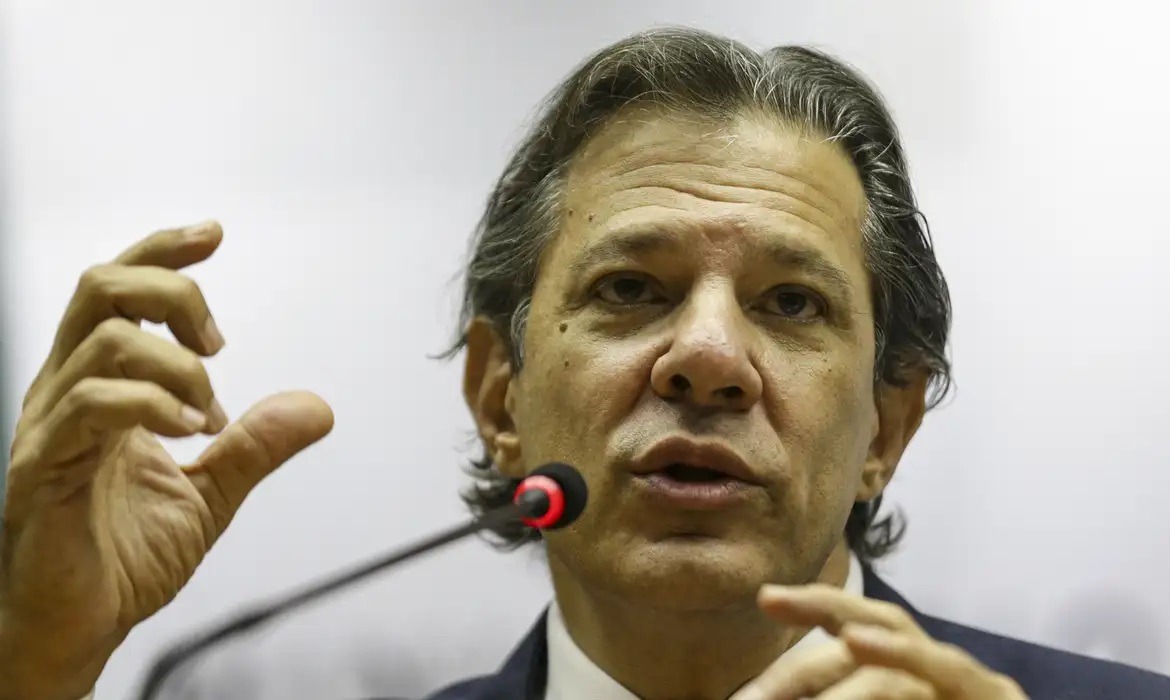 Fernando Haddad, ministro da Fazenda, testa positivo para Covid-19