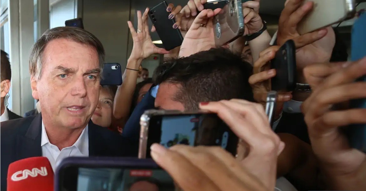 Bolsonaro depõe hoje à PF sobre incidente com baleia no litoral de SP; saiba mais sobre o caso