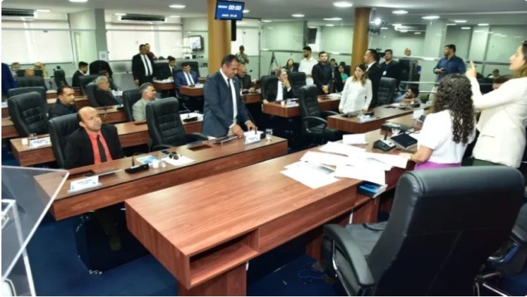19 dos 23 vereadores de Mossoró devem trocar de partido até abril