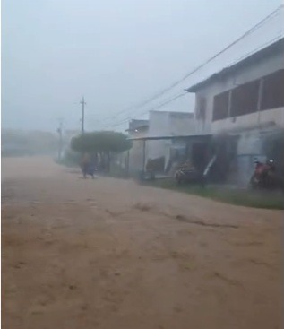VÍDEO: Chuva forte inunda ruas em Jardim do Seridó
