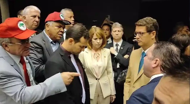 VÍDEO: Oposição e MST se enfrentam no plenário da Câmara