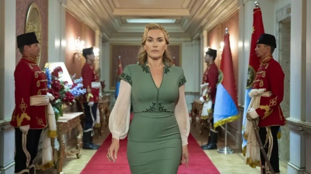 Kate Winslet expulsou membros do set após rirem de sua cena de sexo