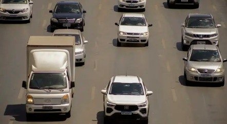 Proposta que isenta IPVA de carros fabricados há mais de 20 anos avança no Senado