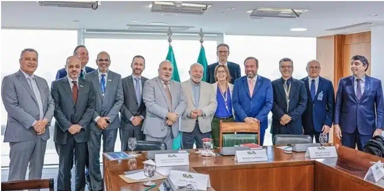Diretor da Petrobras é investigado por suspeita de “forjar” greve para pressionar por contrato que deu prejuízo de R$ 500...