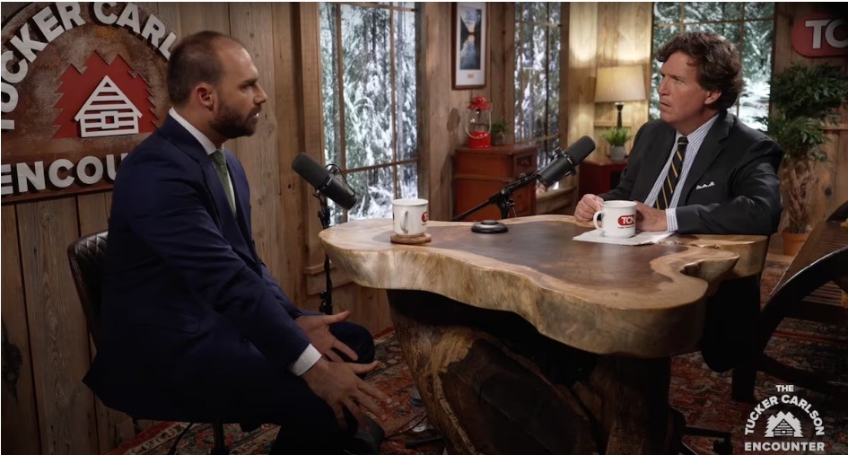  Em entrevista, Eduardo Bolsonaro ataca urnas e compara Brasil com ditaduras