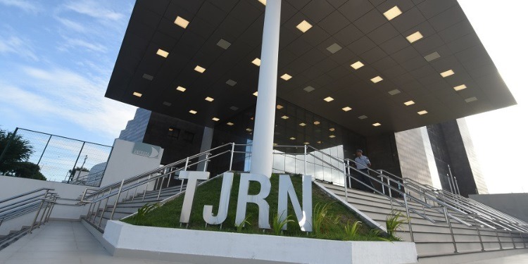 TJRN mantém condenação de empresa operadora de viagens em indenizar passageiro por cancelamento de voo para Europa
