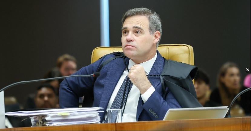 VÍDEO: Assista ao momento em que Mendonça desmascara Barroso e Gilmar Mendes em julgamento sobre descriminalização do porte de drogas 