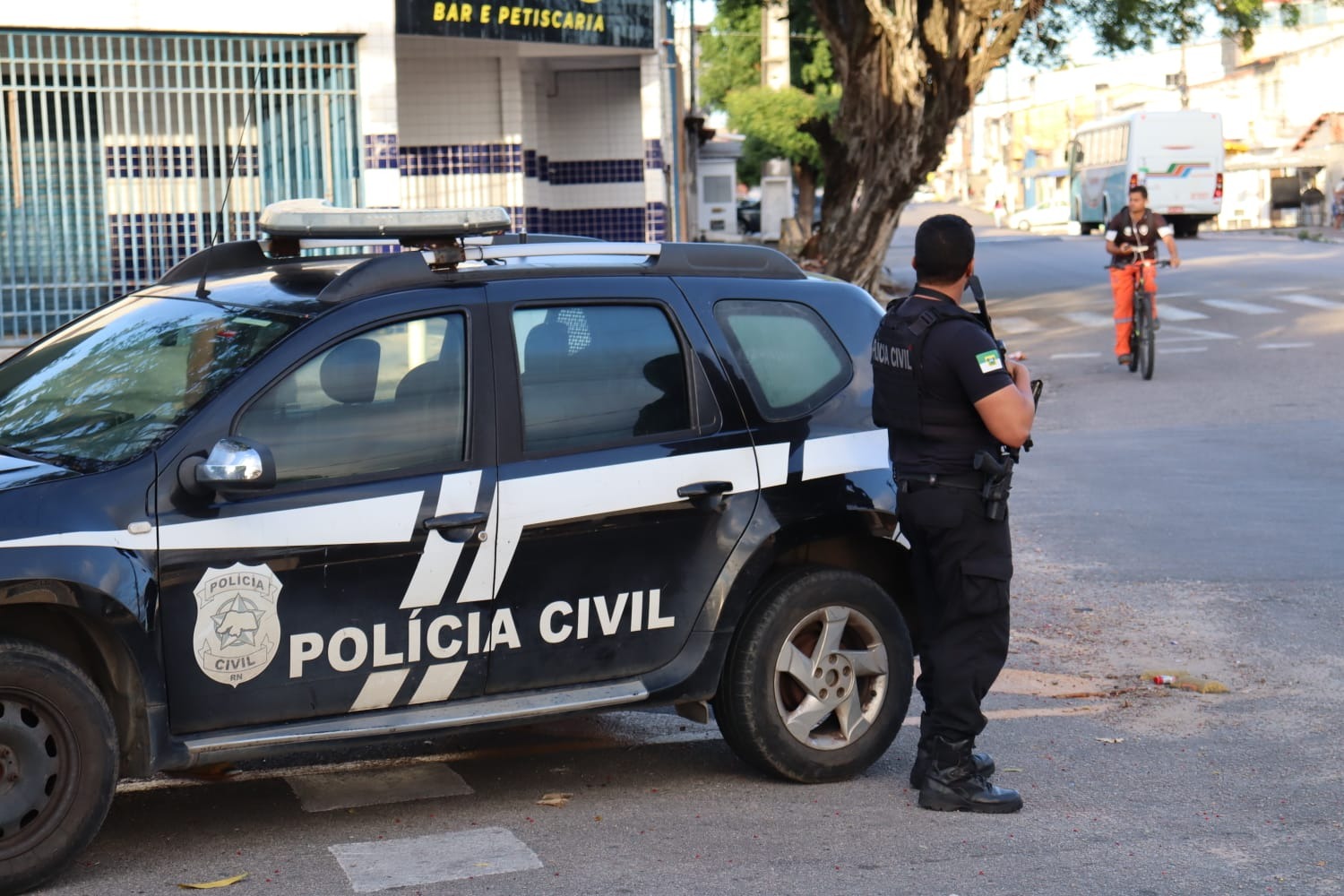 Homem é preso por ameaçar e perseguir ex-companheira na Grande Natal