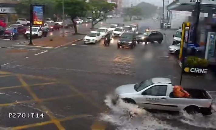 STTU alerta motoristas para pontos de alagamento em Natal; confira