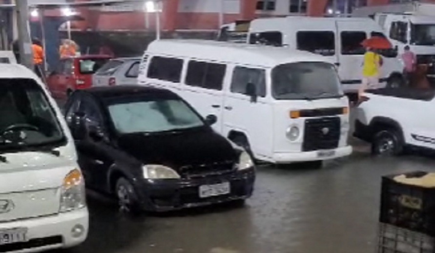 VÍDEO: Ceasa alaga após fortes chuvas em Natal