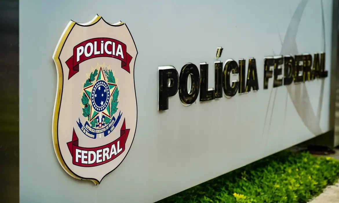 Cocaína na cueca e maconha na mala: PF prende cinco pessoas em aeroporto