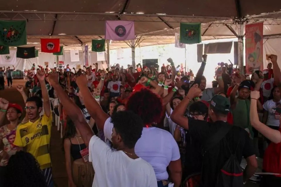 MST acusa Lula de lentidão e invade fazenda em Minas