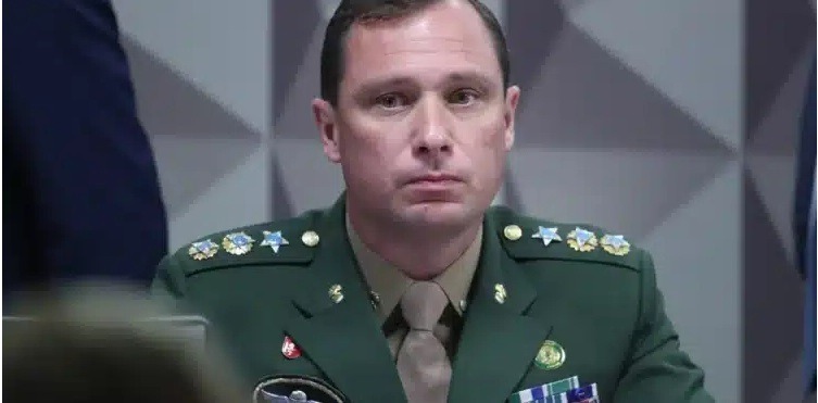 Cid muda versão e diz que Bolsonaro nunca tramou golpe, diz revista Veja