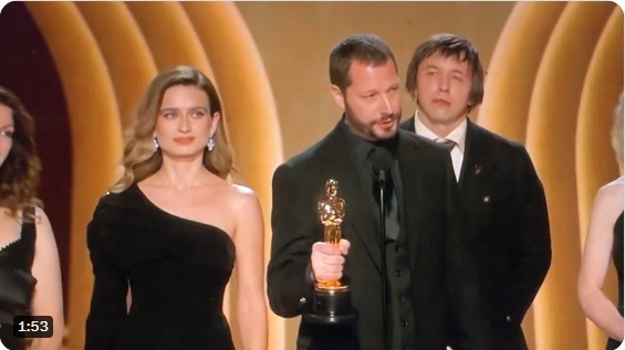 Diretor 'lamenta' vitória no Oscar: 'Preferia nunca ter feito este filme'