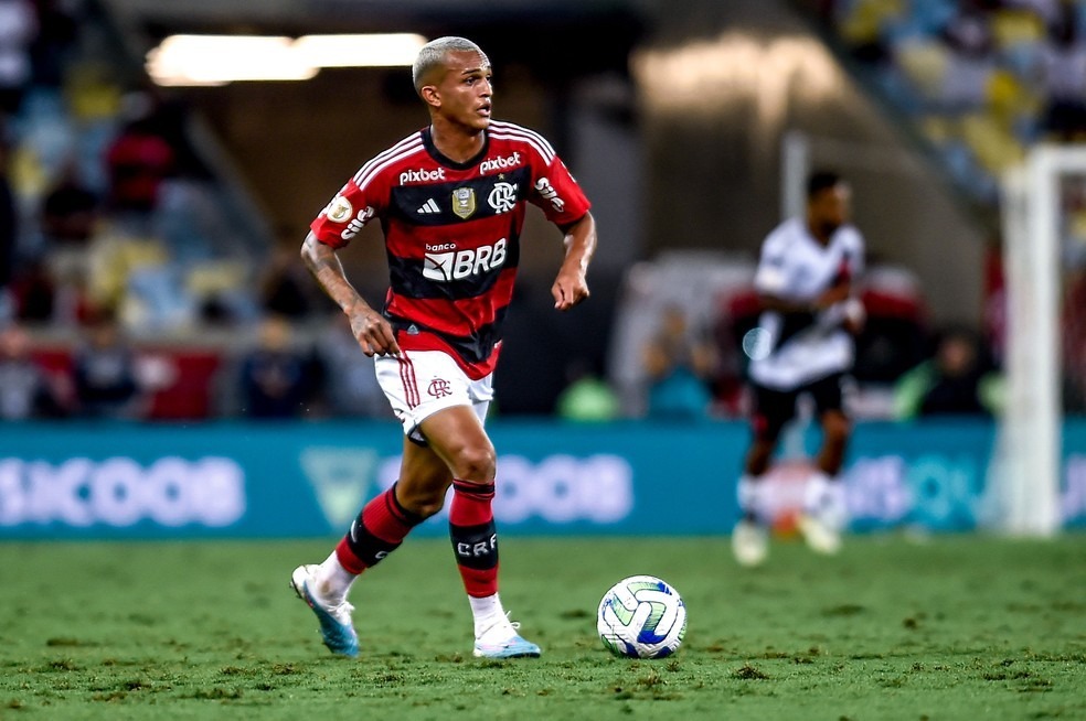 Jogador do do Flamengo é acusado de agressão e ameaça; vítima vai ao IML
