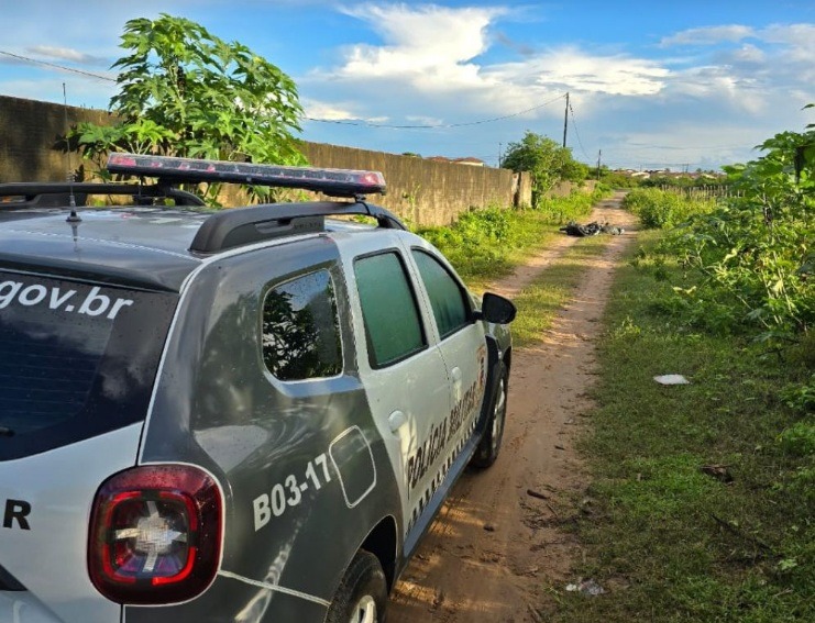 Corpo de motociclista é encontrado em estrada na Grande Natal