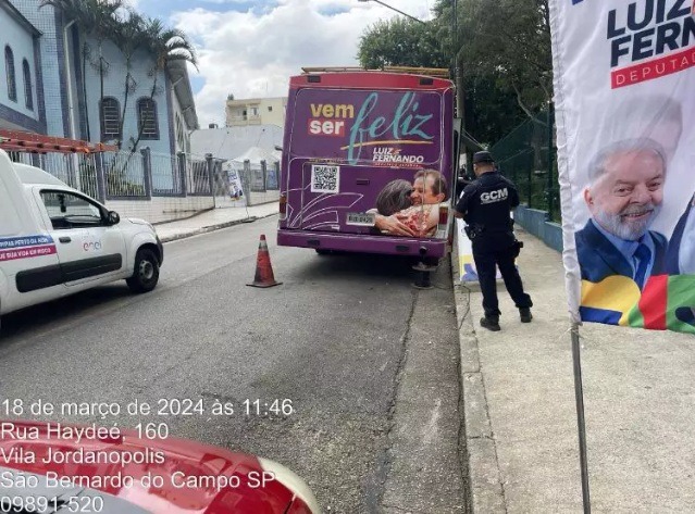 Ônibus de deputado do PT é flagrado furtando energia 