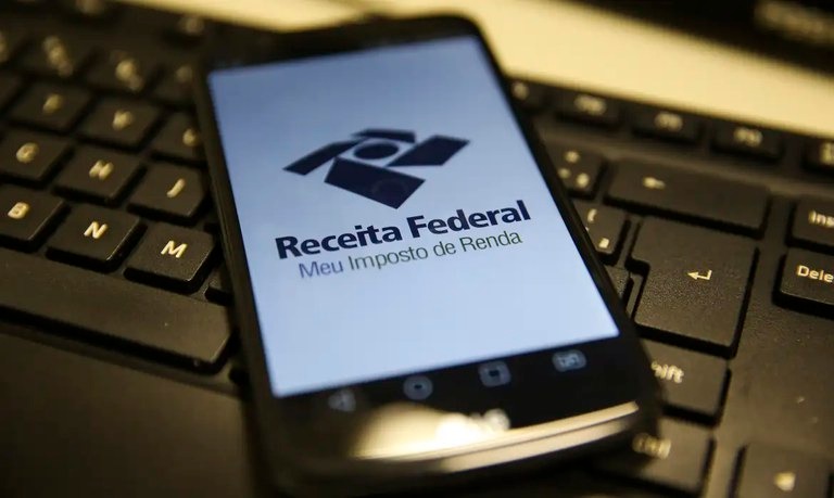 Criminosos usam aplicativo falso do Imposto de Renda 2024 para roubar dados do contribuinte