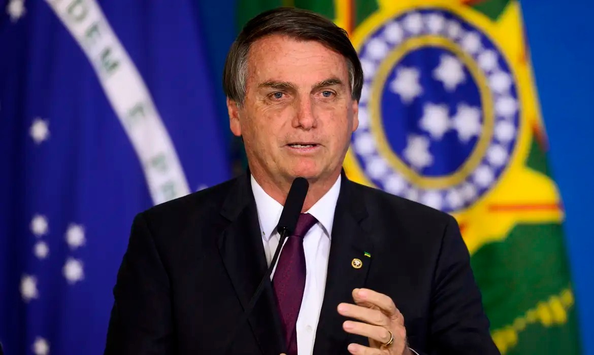 Bolsonaro vai ao STF contra vazamentos e pede acesso aos autos