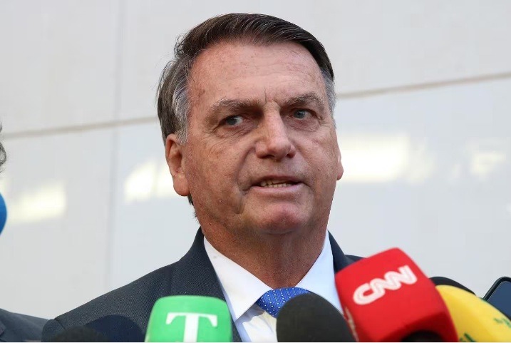 Bolsonaro reage a Lula sobre móveis do Alvorada e fala em ‘falsa comunicação de furto’ 