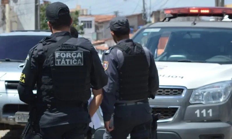 Mulher é encontrada morta e enterrada em quintal de casa na Zona Norte de Natal