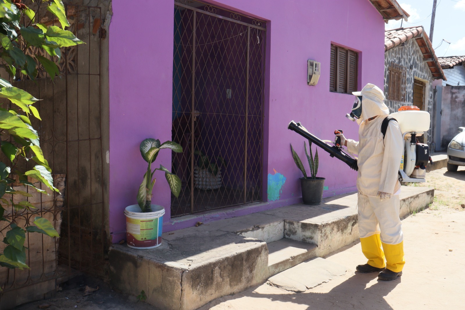 Prefeitura de Macaíba intensifica uso do fumacê portátil no combate ao aedes aegypti