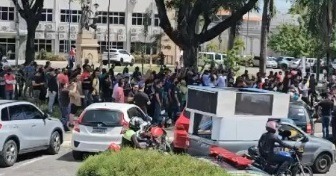 VÍDEO: Motoristas de app fazem protesto em frente à Assembleia Legislativa