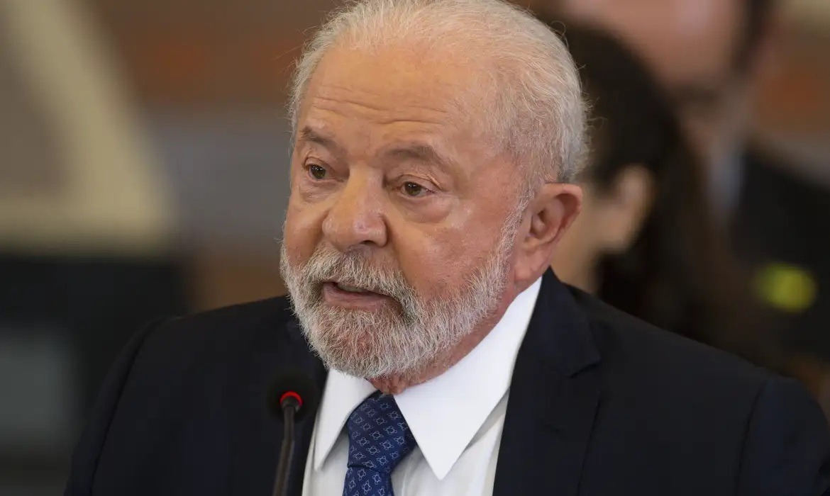 Governo Lula é aprovado por 47% e reprovado por 45%, diz PoderData