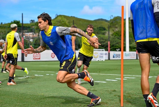 Finais dos Campeonatos Estaduais marcam o sábado de futebol; veja os jogos de hoje e onde assistir