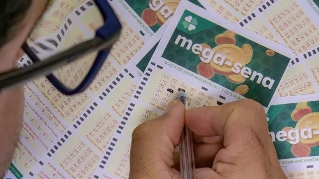 Ninguém acerta Mega-Sena e prêmio chega a R$ 10,5 milhões; veja as dezenas