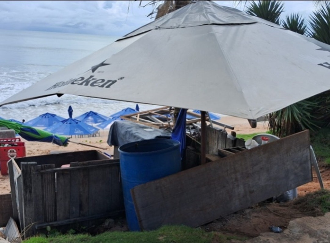 Quiosqueiros e locatários são notificados em Ponta Negra pela Semurb; entenda