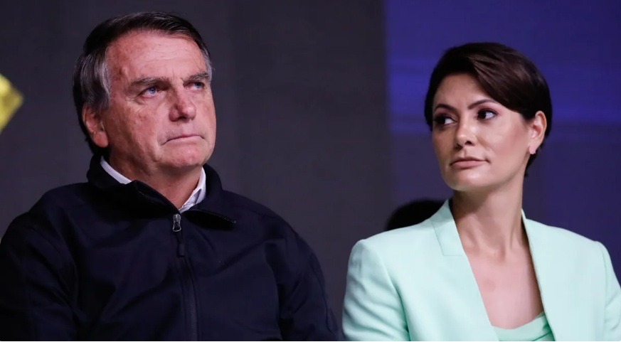 Justiça rejeita pedido de Bolsonaro e Michelle por indenização contra Lula sobre “sumiço” de móveis no Alvorada