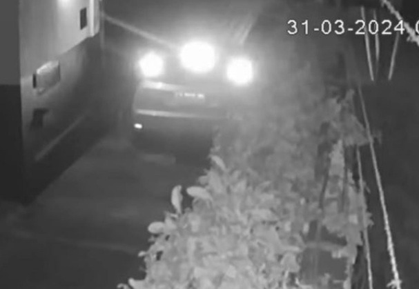 VÍDEO: Cliente derruba portão para fugir de motel sem pagar a conta; assista