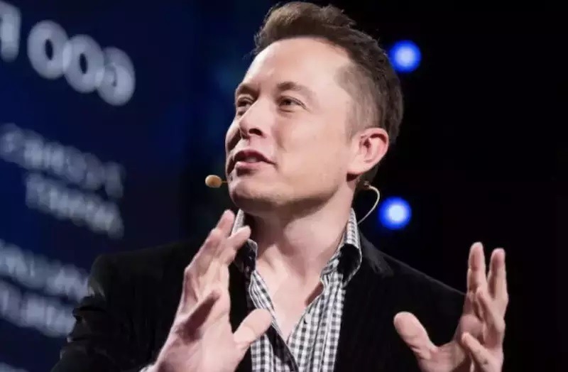 Elon Musk afirma que Moraes virou ‘ditador’ porque mantém Lula ‘na coleira’