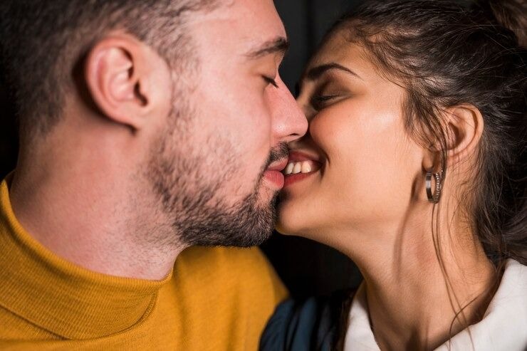 Especialista recomenda: beijar traz inúmeros benefícios para a saúde