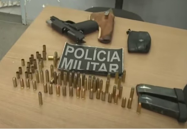 Padre é preso em blitz com armas e munição