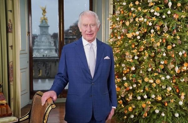 Funcionário engana rei Charles e instala caos no Palácio de Buckingham