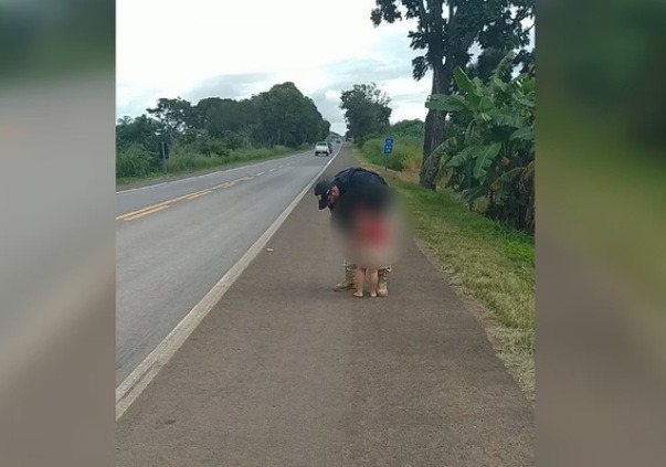 PRF resgata criança de fralda caminhando sozinha na BR-153