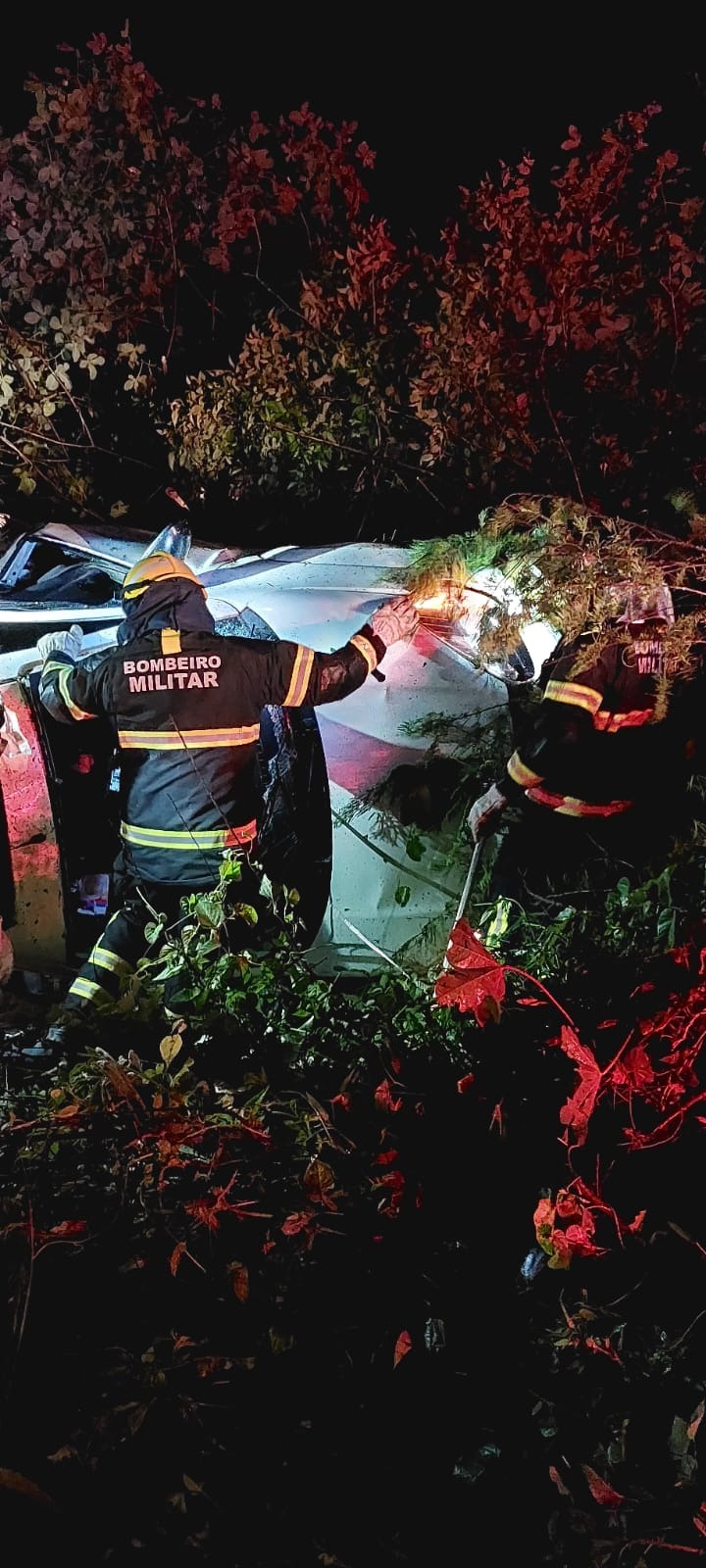 Acidente deixa uma pessoa morta e quatro feridas na RN 013