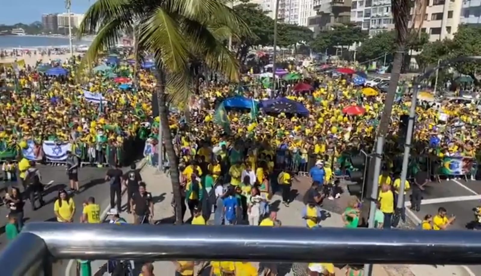 VÍDEO: Multidão já lota Copacabana para ato convocado por Bolsonaro; ASSISTA
