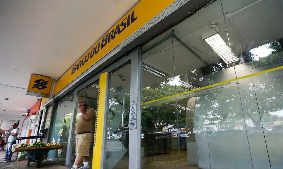 Banco do Brasil quer aumentar salário de presidente para R$ 117 mil; um reajuste de 57%