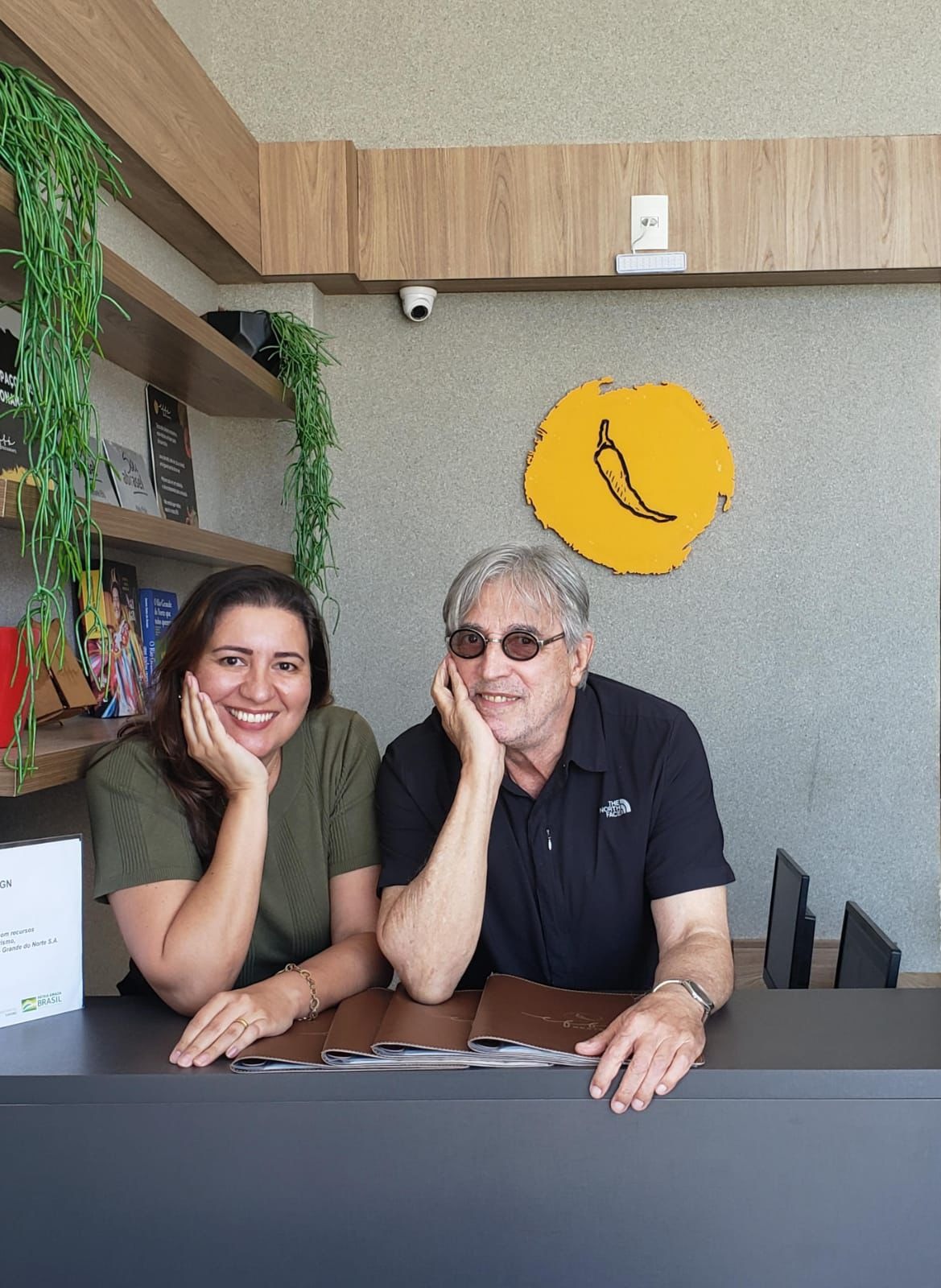 Ivan Lins distribui simpatia em almoço no Effó Restaurante, em Natal