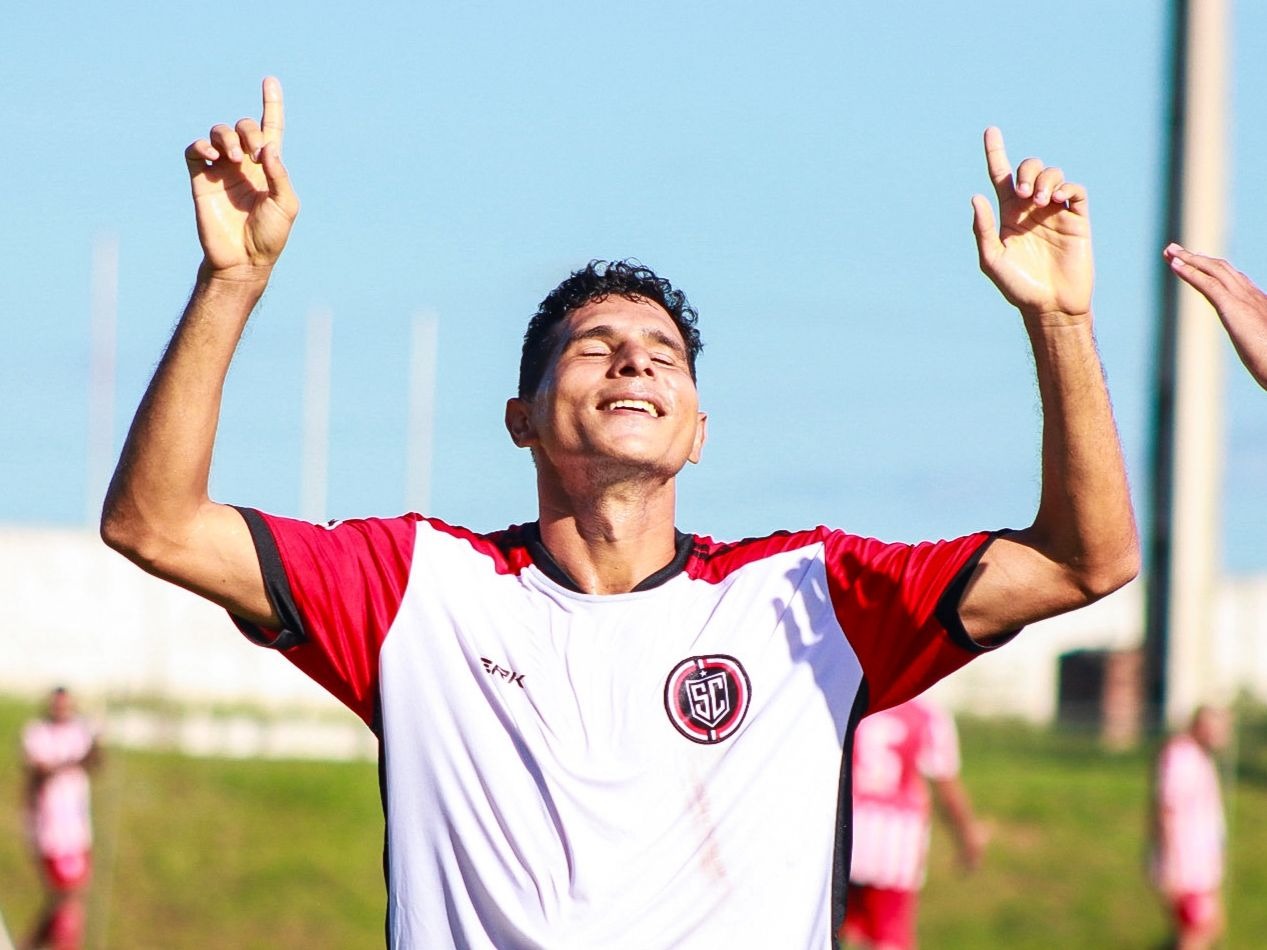 Santa Cruz de Natal acerta permanência de Paulinho, artilheiro do Campeonato Potiguar