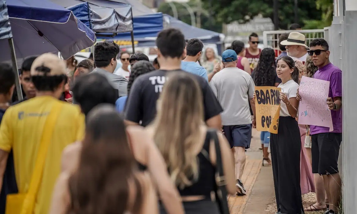 Prazo para pedir isenção da taxa de inscrição do Enem termina hoje (26)