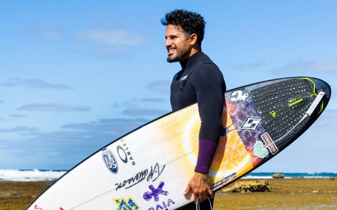 Potiguar Italo Ferreira dá pausa no surfe e vai para a TV