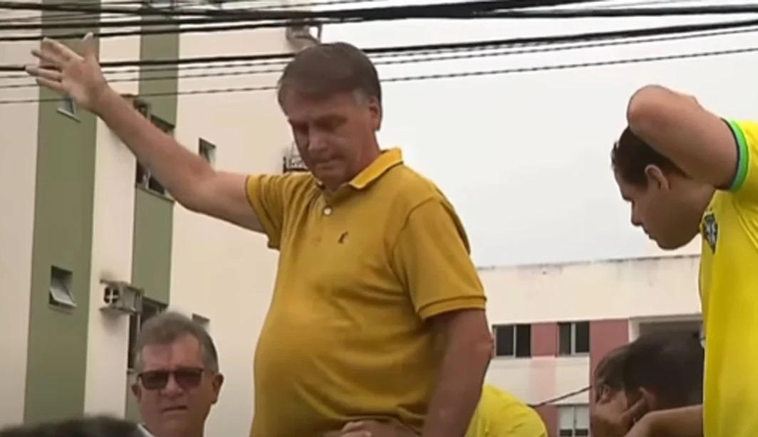 Bolsonaro visita cidade do Nordeste, passa mal e deixa evento