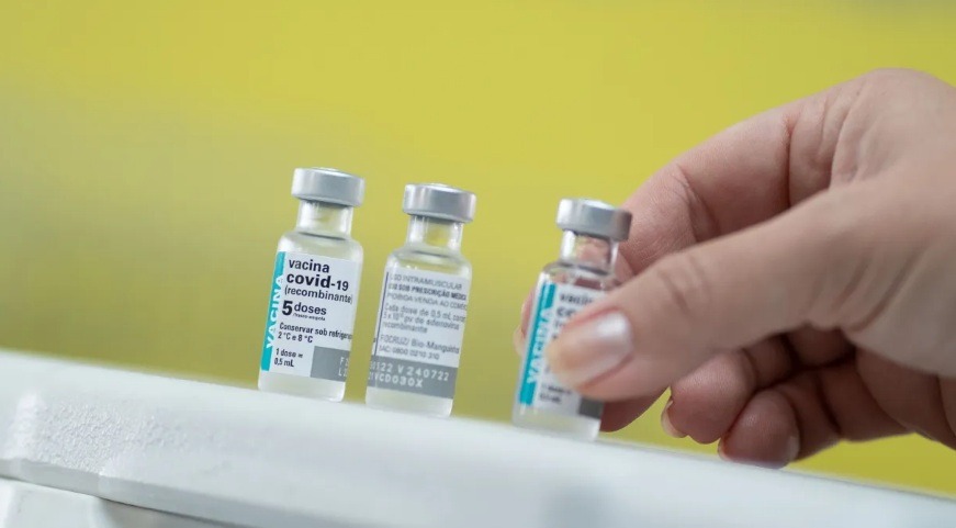 AstraZeneca admite pela 1ª vez ‘efeitos colaterais raros’ da vacina contra covid