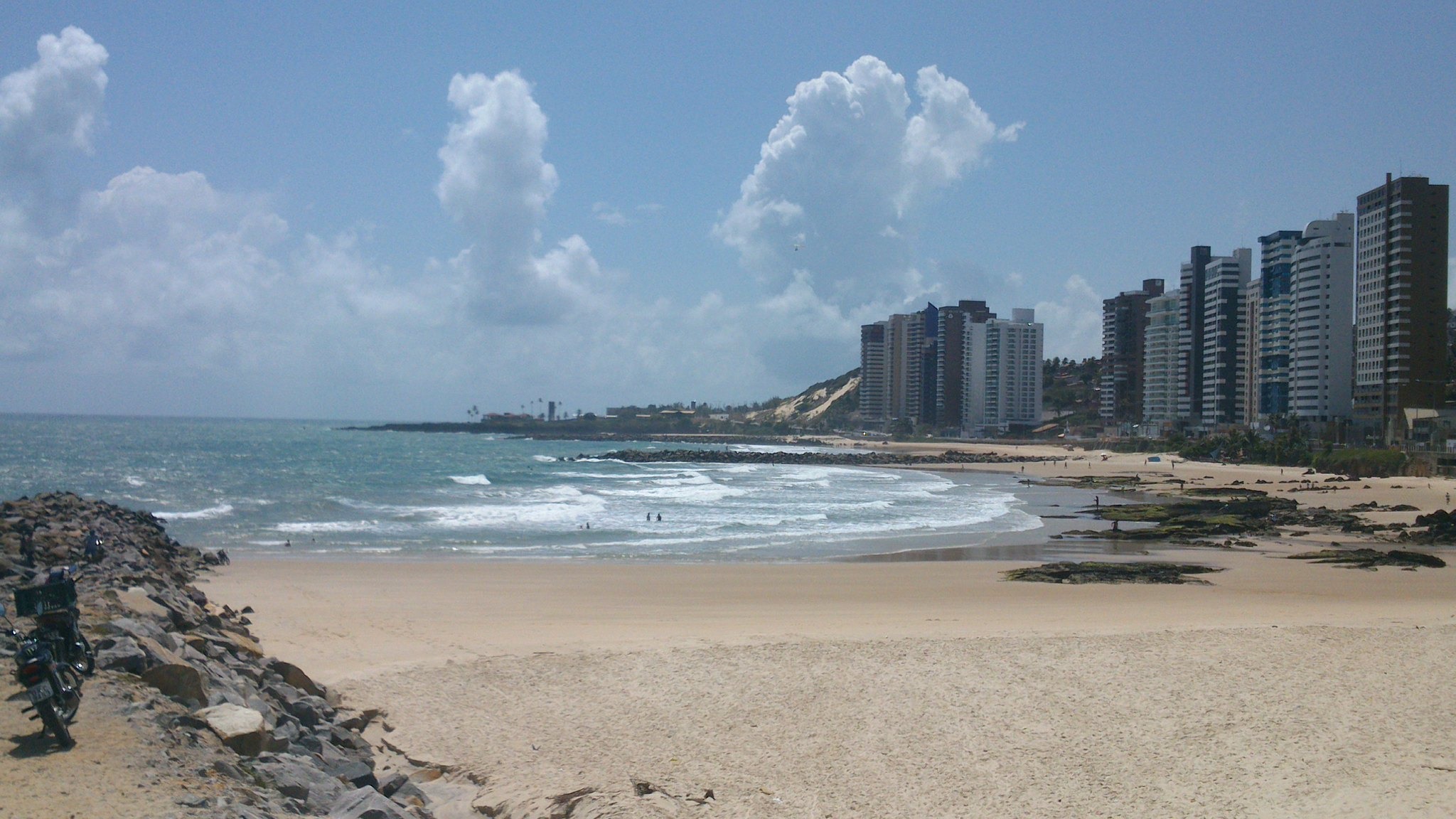 Praia de Areia Preta está imprópria para banho há mais de 1 ano